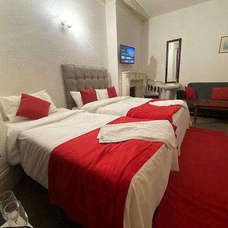 Saji Hotel Илфорд Экстерьер фото