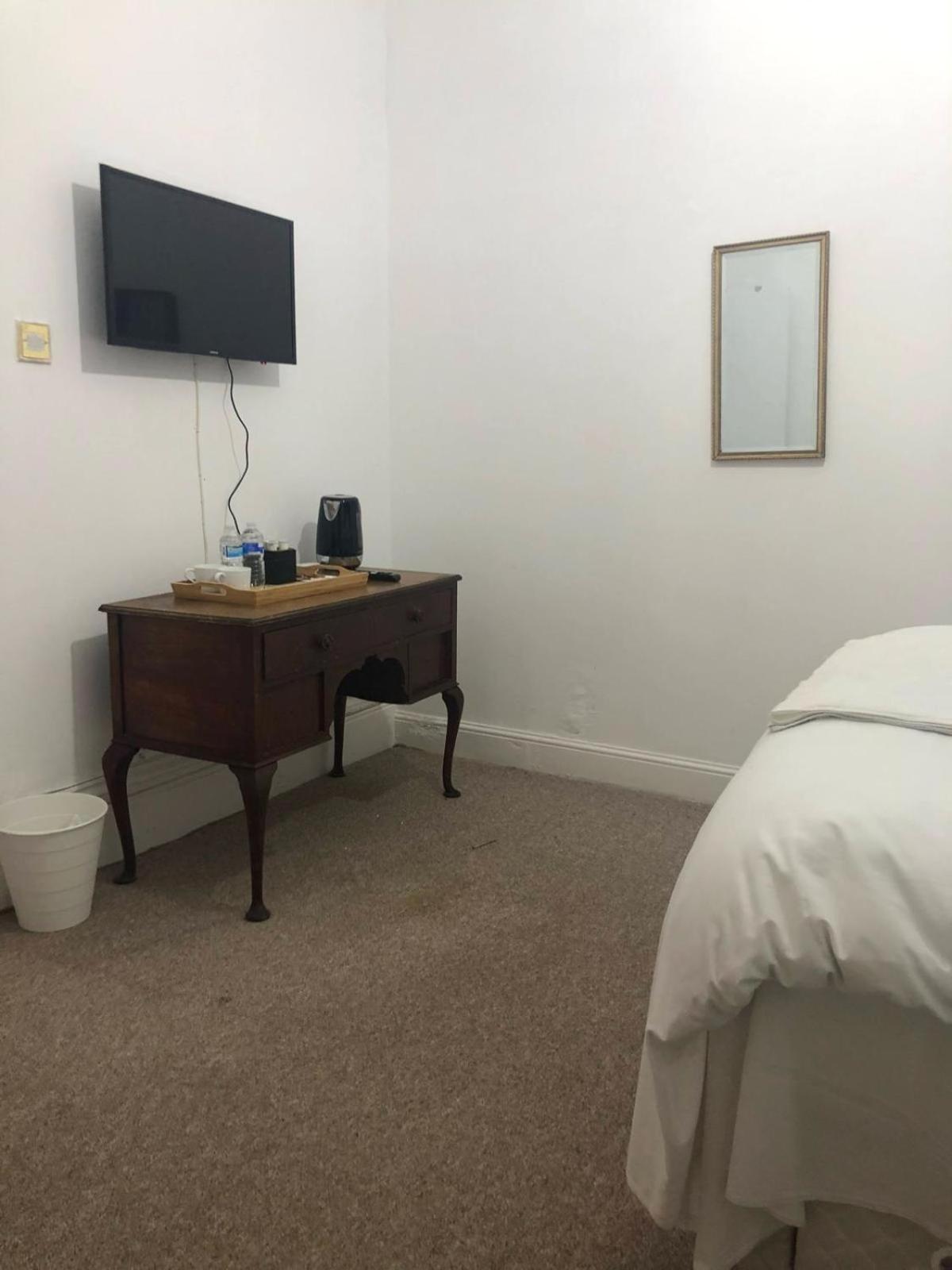 Saji Hotel Илфорд Экстерьер фото