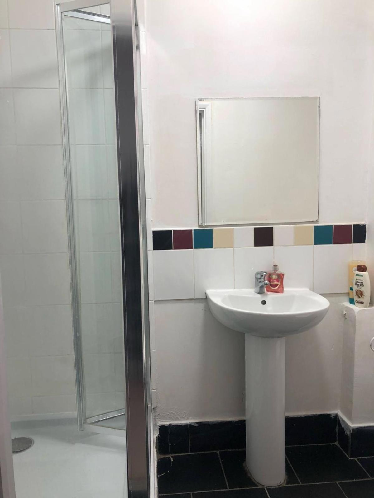 Saji Hotel Илфорд Экстерьер фото
