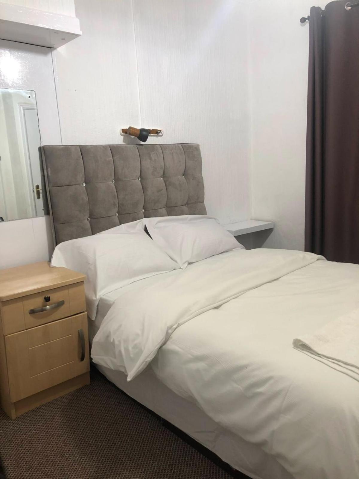 Saji Hotel Илфорд Экстерьер фото