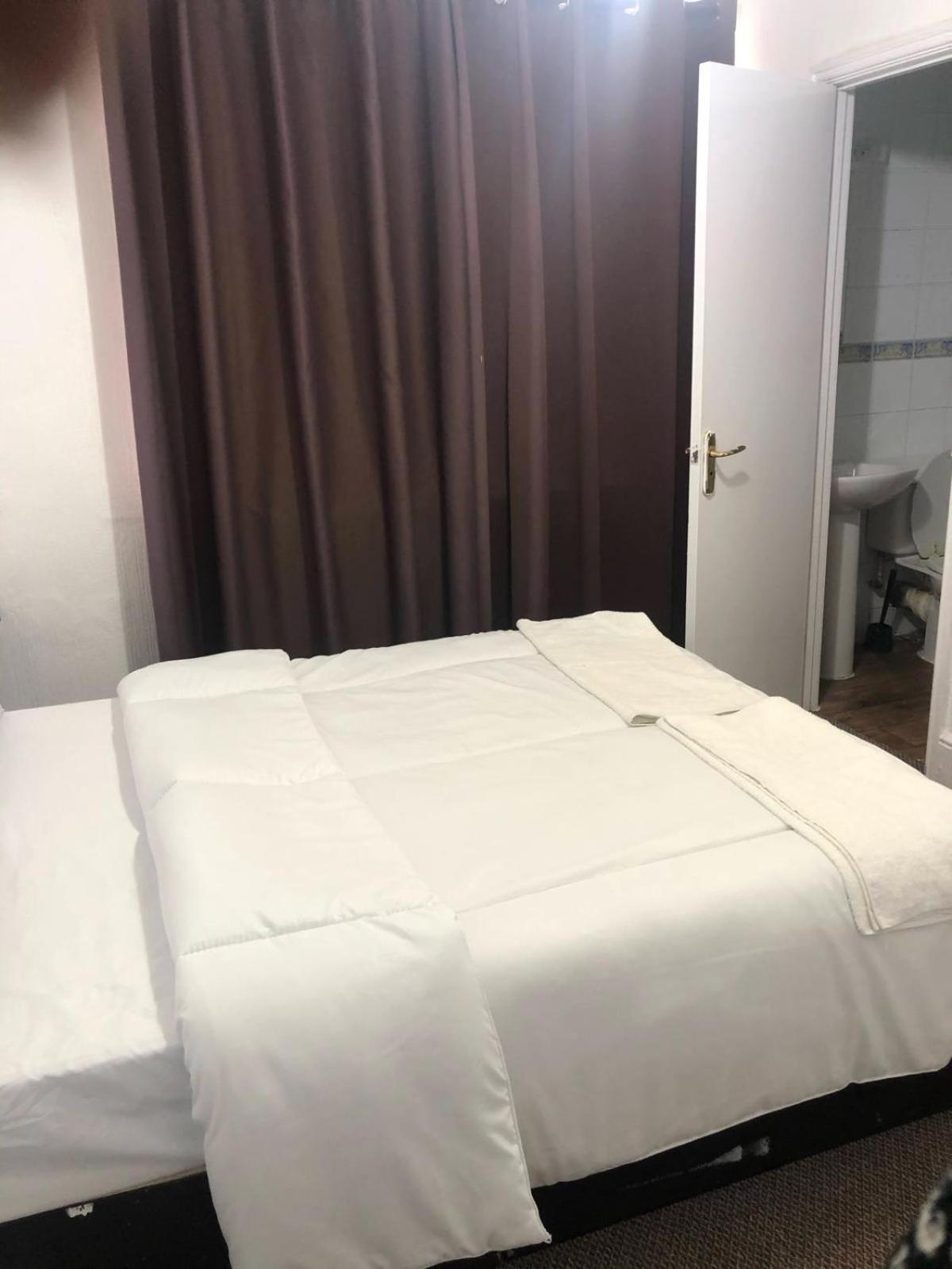 Saji Hotel Илфорд Экстерьер фото
