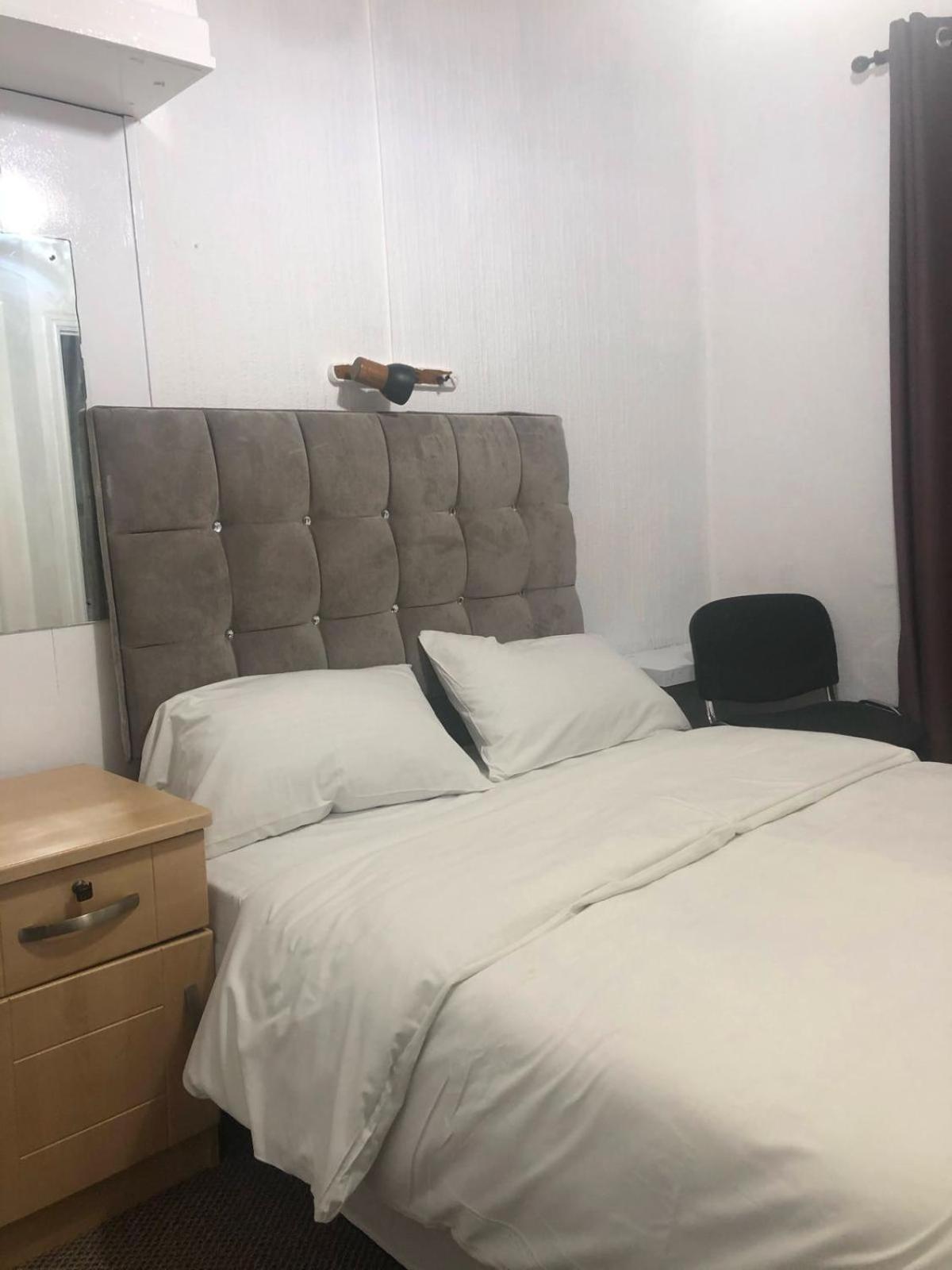 Saji Hotel Илфорд Экстерьер фото