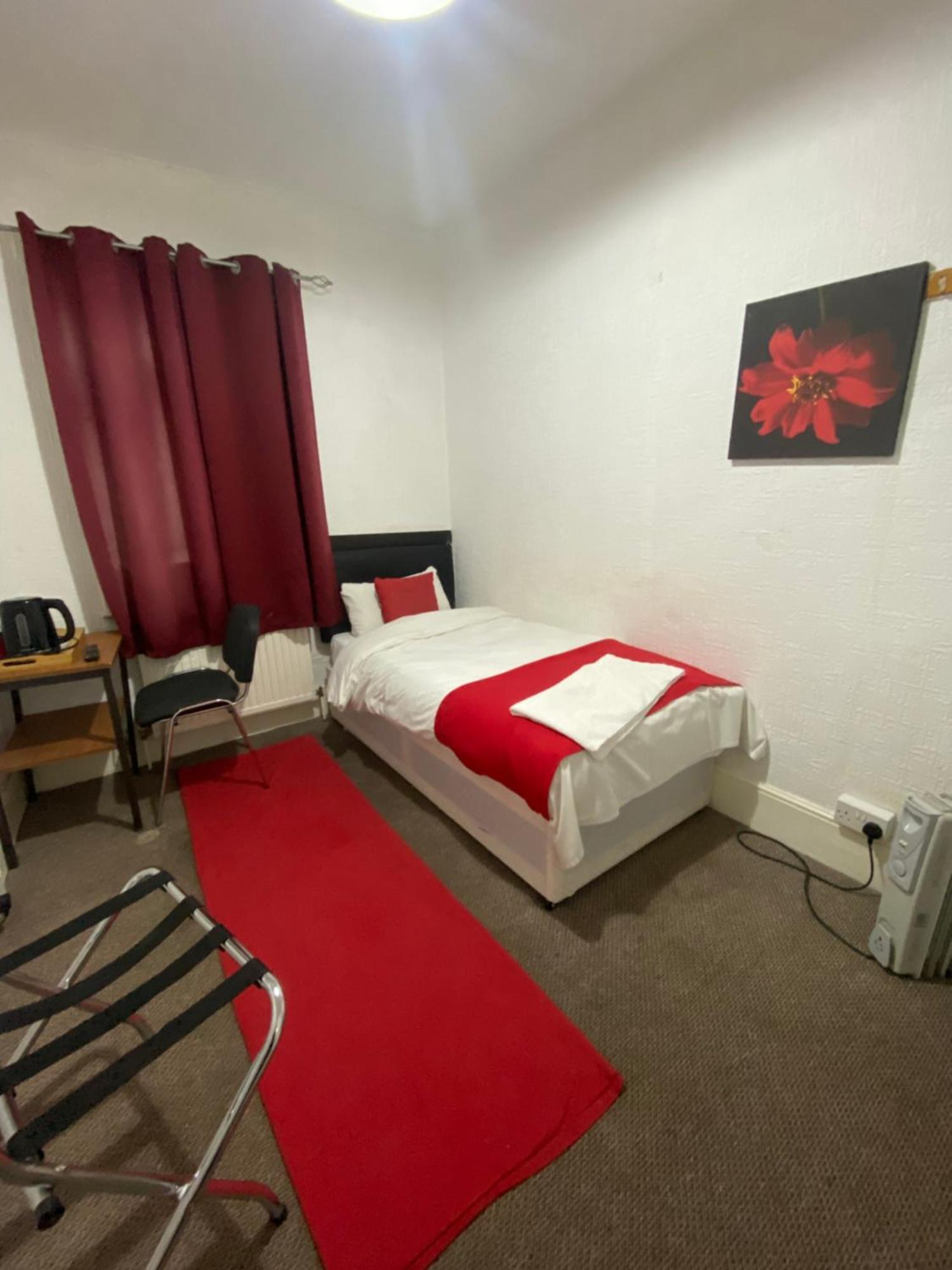 Saji Hotel Илфорд Экстерьер фото