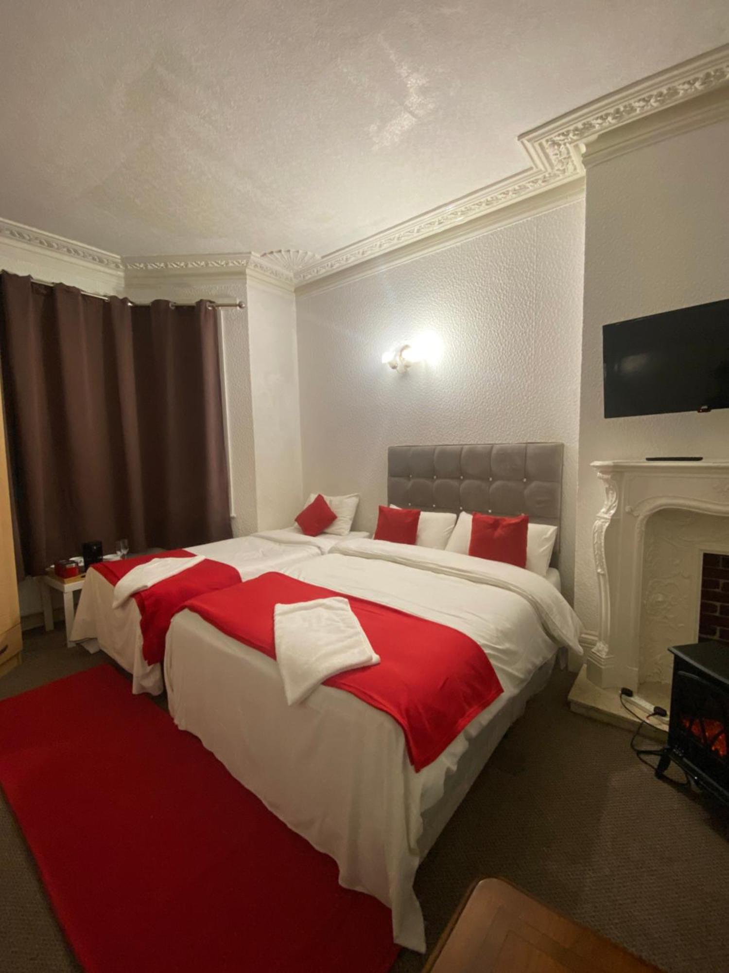 Saji Hotel Илфорд Экстерьер фото
