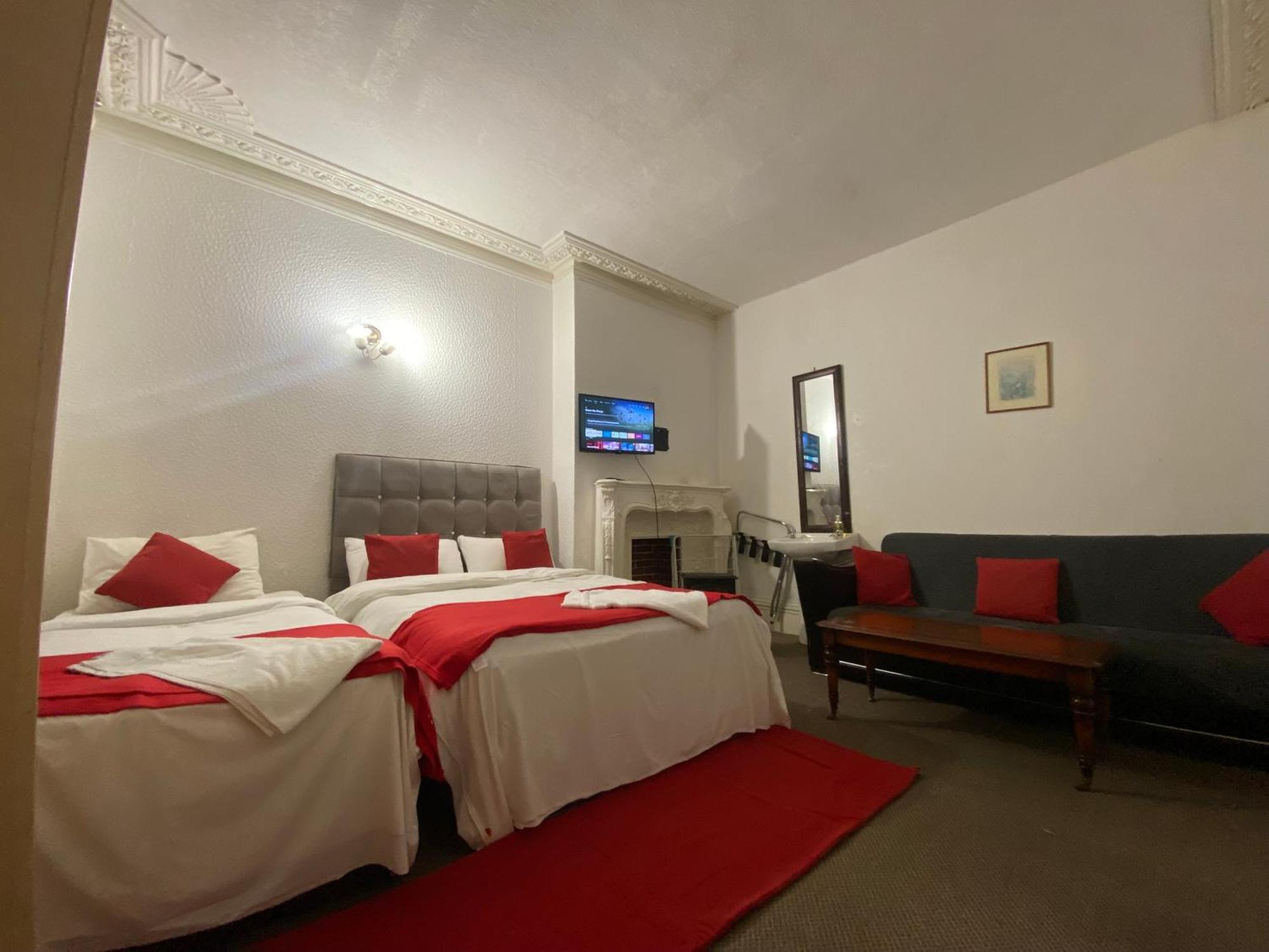 Saji Hotel Илфорд Экстерьер фото