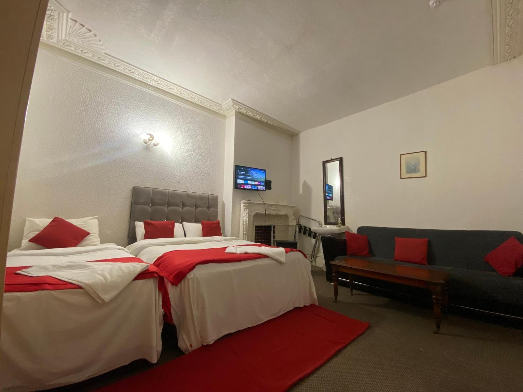 Saji Hotel Илфорд Экстерьер фото